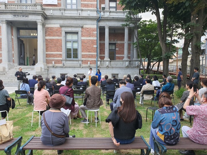 지난 1일 남서울미술관 앞 뜨락에서 열린 권진규 상설전시장 개관 행사 모습. 허경회 제공