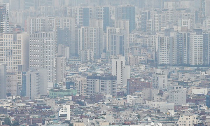 29일 오후 서울 남산에서 바라본 도심 아파트 모습. 연합뉴스