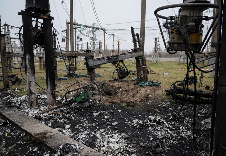 지난해 겨울철 러시아의 우크라이나 에너지 시설 집중 공격으로 파괴된 중부 지역의 고압 변전소. 최근 러시아군이 우크라이나 에너지 시설 공격에 다시 집중하고 있다. 우크라이나 중부/로이터 연합뉴스