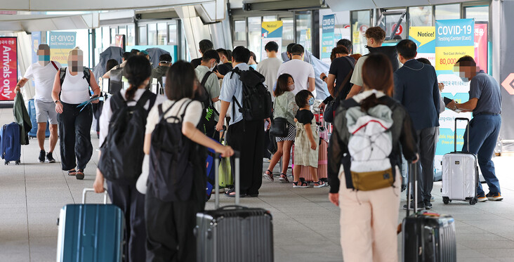 지난 24일 인천국제공항 제1 여객터미널 코로나 검사센터 모습. 연합뉴스