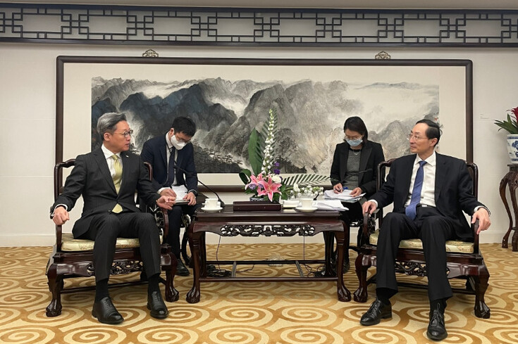 정재호 주중 한국대사와 쑨웨이둥 중국 외교부 부부장(차관)이 14일 베이징 중국 외교부에서 대화를 나누고 있다. 주중 한국대사관 누리집 갈무리