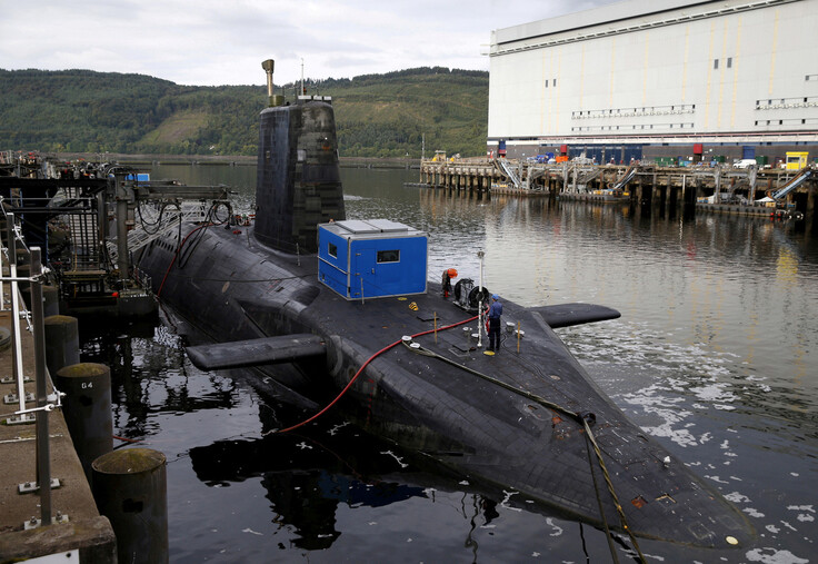 영국 해군의 핵추진 잠수함이 2015년 8월 영국 스코틀랜드 패즐레인 해군기지에 정박해 있다. 로이터 연합뉴스