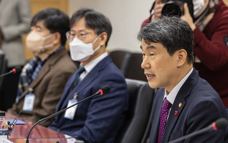 이주호 사회부총리 겸 교육부 장관이 11일 오전 서울 종로구 정부서울청사에서 열린 한국대학교육협의회·입학처장 간담회에 참석해 인사말을 하고 있다. 연합뉴스