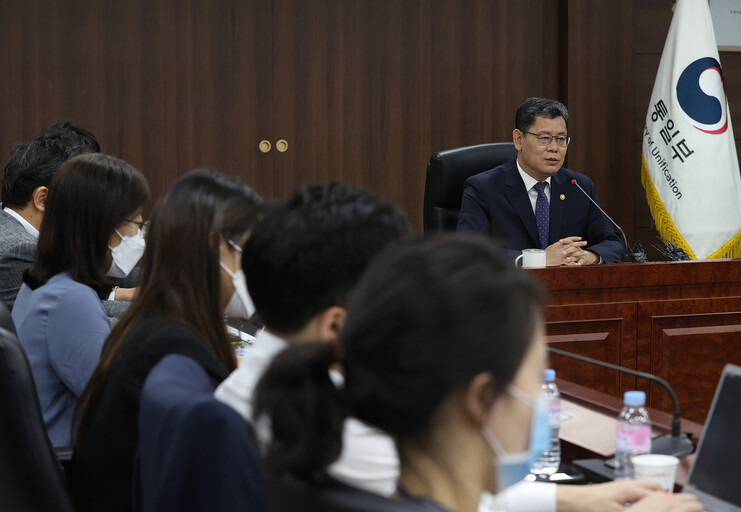 김연철 통일부 장관이 7일 오전 정부서울청사 통일부 대회의실에서 열린 출입기자단 간담회에서 발언하고 있다. 연합뉴스