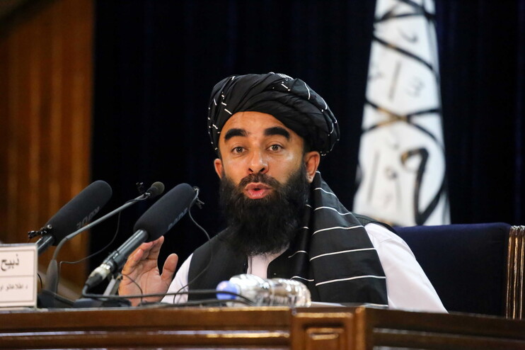 자비훌라 무자히드 탈레반 대변인이 21일 아프가니스탄 카불에서 열린 기자회견에서 답변을 하고 있다. 카불/EPA 연합뉴스