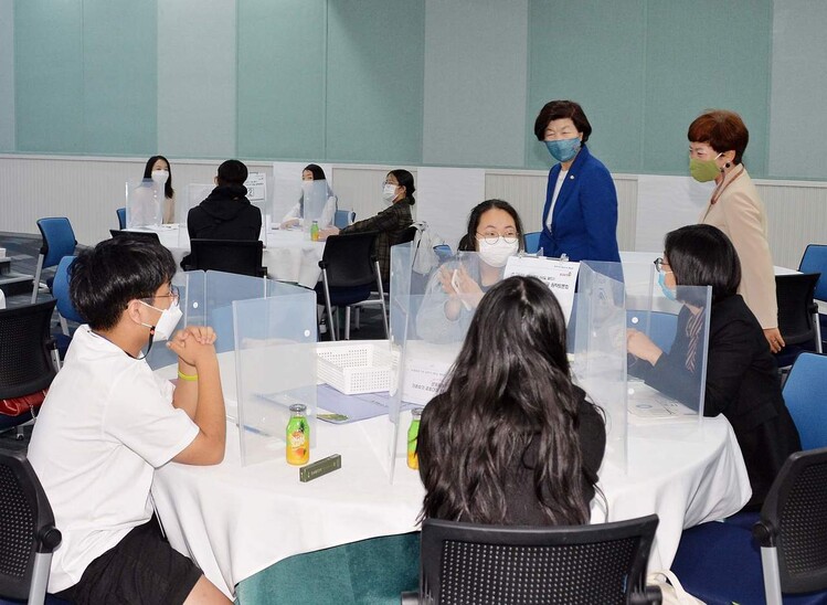 ‘교실 온도 1도 낮추기 100일 챌린지, 학급 실천과제 발굴을 위한 원탁토론회’ 모습. 울산시교육청 제공