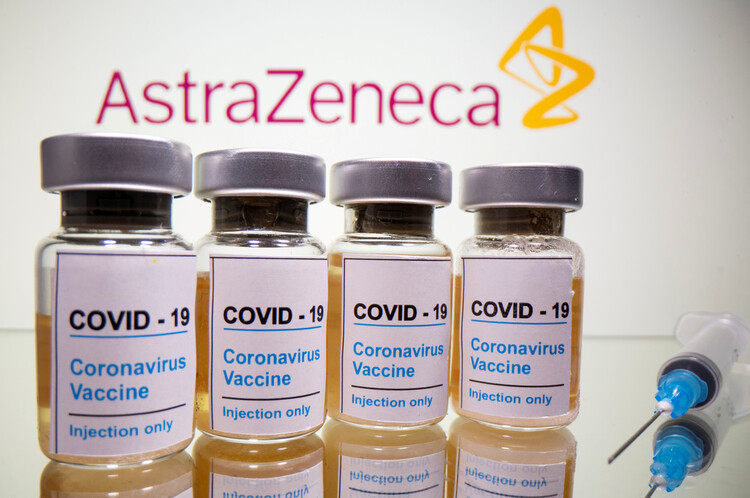 반 개 효과가 더 컸다? 아스트라제네카 백신 임상시험 수수께끼