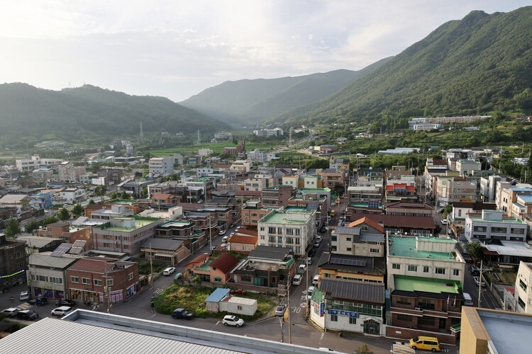 2023년 7월6일 전남 화순군 ‘월세 1만원 임대주택’ 부영아파트 옥상에서 바라본 화순 시내 풍경. 류우종 기자