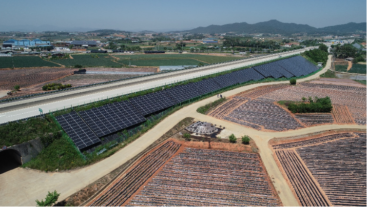 전남 무안군에 설치한 1207.71kW 규모의 태양광발전. 한마음에너지 제공