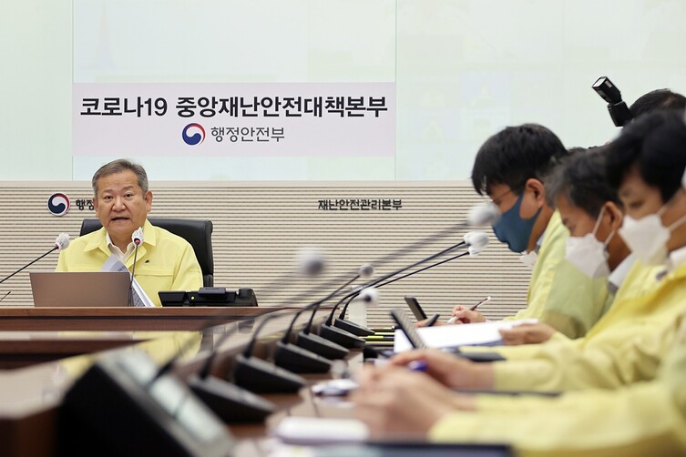 이상민 중앙재난안전대책본부 2차장이 중대본 회의를 주재하고 있다. 행정안전부 제공