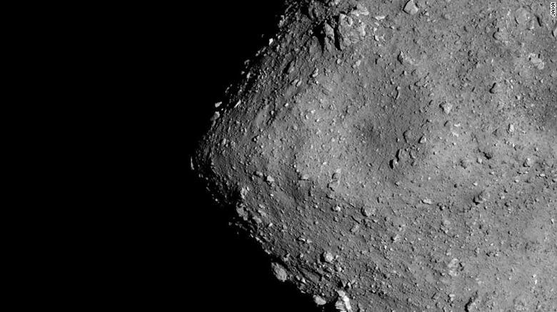 소행성 류구의 표면. JAXA 제공