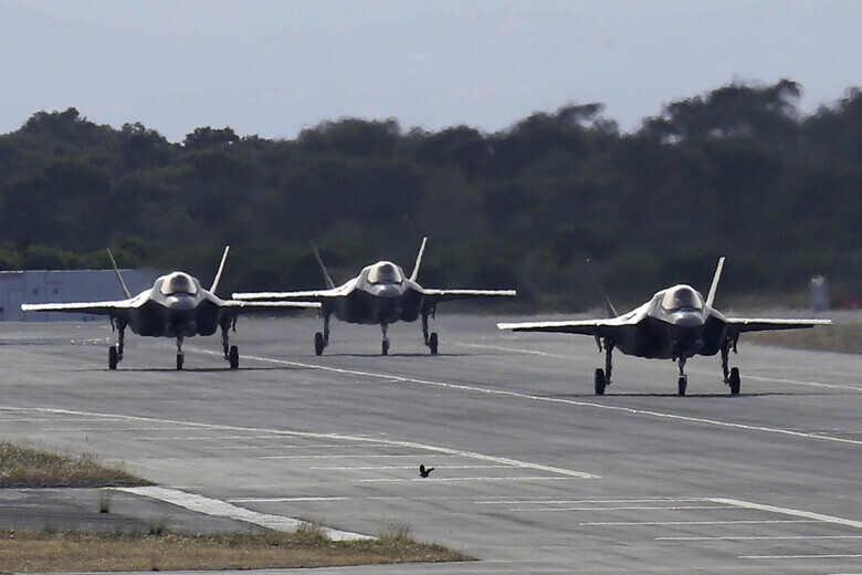 미국의 첨단 스텔스기 F-35. 유럽 배치 미국의 전술핵을 실어 나를 항공기로 사용될 예정이다. AP 연합뉴스 자료사진