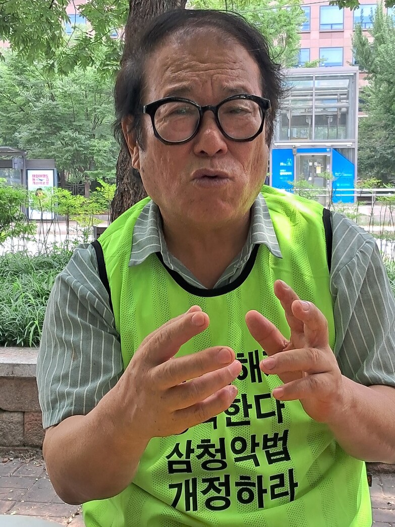 7월25일 &lt;한겨레&gt;와 만나 삼청교육 항쟁과정의 진상규명과 특별법 개정에 관해 이야기하는 이적 삼청교육대전국피해자연합회 회장. 고경태 기자