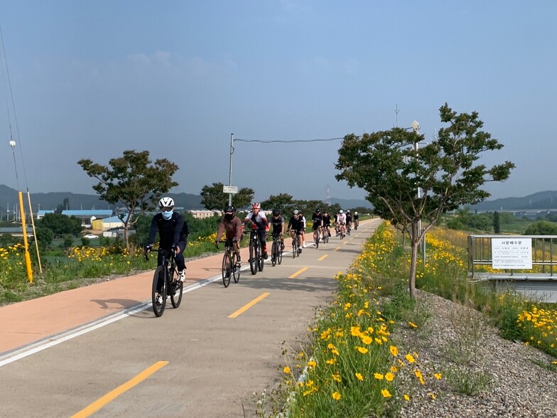 무학중학교의 동아리 ‘페달링’ 학생들은 장거리 라이딩을 다닌다. 무학중학교 제공