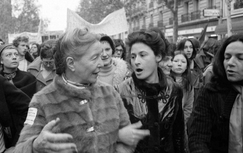 1971년 11월 낙태 합법화 촉구 시위에 참여한 시몬 드 보부아르. 교양인 제공