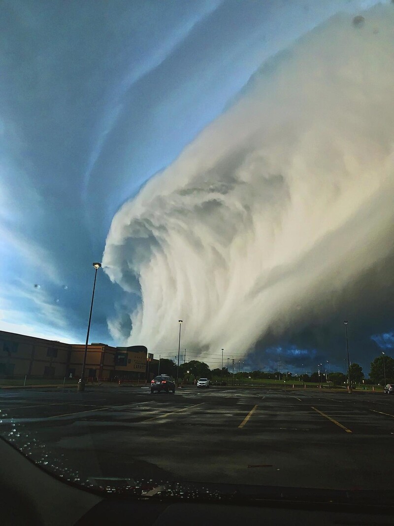 젊은 사진가상 2위 ‘서프 업’. Weather Photographer of the Year 2020