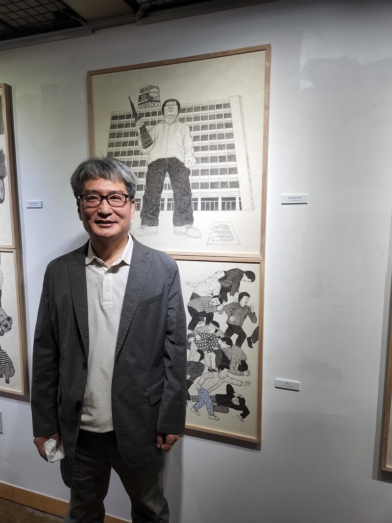5·18민주화운동 42주년을 맞아 이름 없는 시민군을 작품에 담은 이상호 작가.김용희 기자 kimyh@hani.co.kr