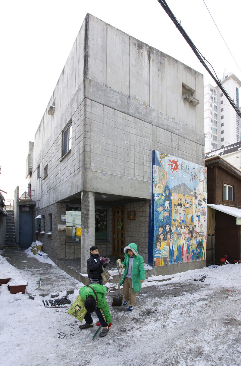 이일훈 건축가의 작품. 2010년 촬영한 기찻길 옆 공부방. 진효숙 제공