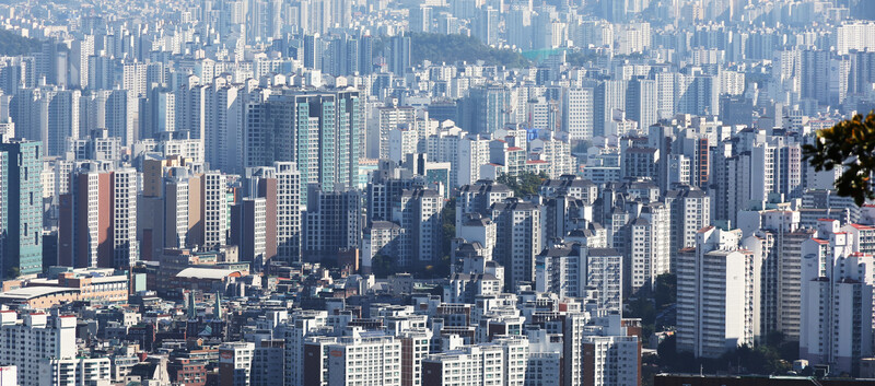 지난달 22일 서울 남산에서 바라본 도심 아파트. 연합뉴스