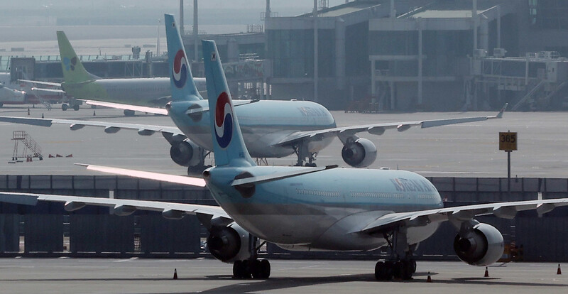 15일 인천국제공항 전망대에서 바라본 대한항공 여객기. 연합뉴스