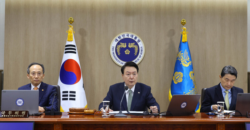 윤석열 대통령이 30일 서울 용산 대통령실에서 열린 국무회의에서 발언을 하고 있다. 윤운식 선임기자 yws@hani.co.kr