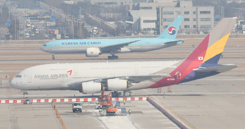 인천국제공항 주기장에 대한항공과 아시아나항공의 항공기. 연합뉴스