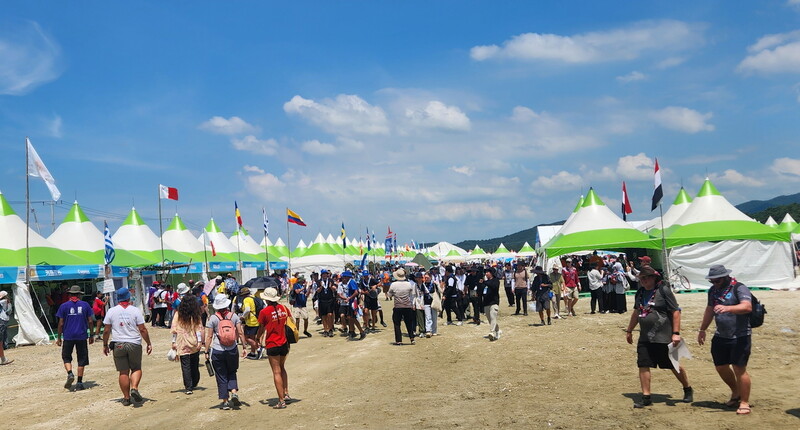 전북 부안군 ‘2023 새만금 제25회 세계스카우트잼버리’ 행사장 내 델타구역 모습. 델타구역은 참가국 홍보관, 전시관·체험관 등으로 구성한 곳으로, 일반인들도 입장권을 구매하면 방문할 수 있다.김용희 기자 kimyh@hani.co.kr