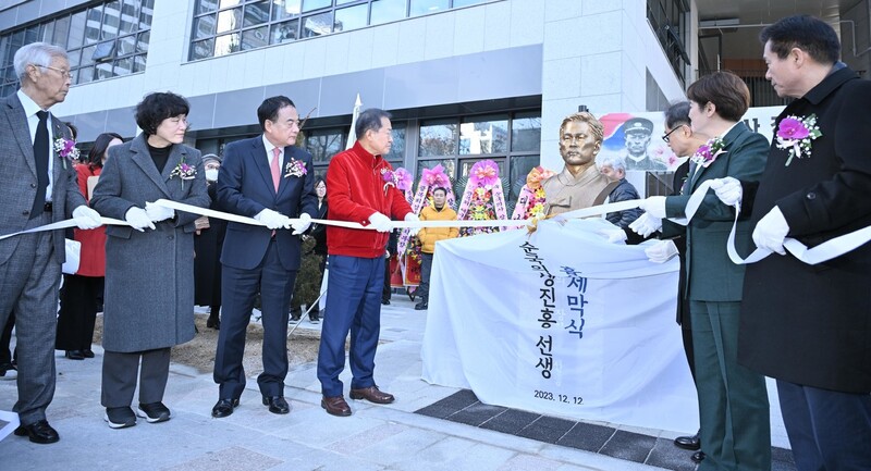 광복회 대구광역시지부는 지난 12일 케이이비(KEB)하나스테이 앞에 독립운동가 장진홍(1895∼1930) 흉상을 세웠다. 대구시 제공