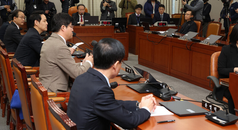 23일 국회 운영위원회에서 윤재옥 위원장이 회의를 진행하고 있다. 위원장인 윤재옥 의원과 간사인 이양수 의원 외 여당 의원들은 불참했다. 연합뉴스