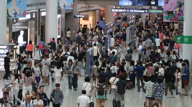 인천국제공항 면세점 구역. 인천공항/백소아 기자 thanks@hani.co.kr