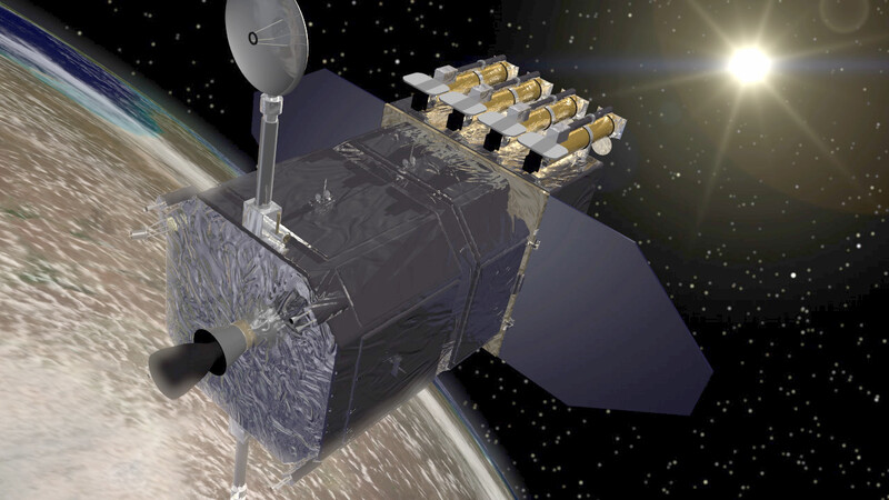 2010년 2월에 발사한 태양활동관측위성(SDO) 상상도. 앞쪽에 있는 네 개의 원통형 망원경이 태양대기관측 장비(AIA)다. 나사 제공