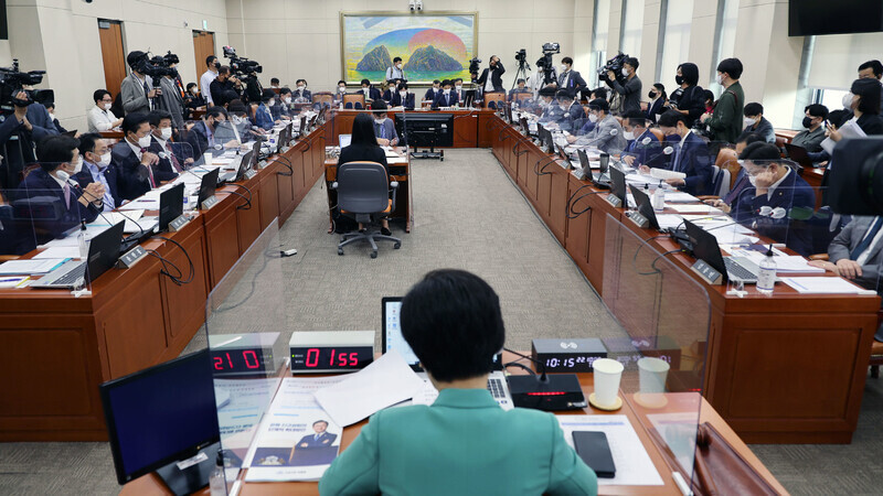 지난 6일 서울 여의도 국회에서 정무위원회의 금융위원회 국정감사가 열리고 있다. 연합뉴스