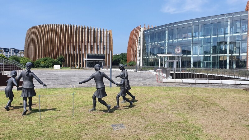 제주도 서귀포시 대정읍에 위치한 국제학교 BHA의 교정. 1136명의 학생이 재학 중이다.