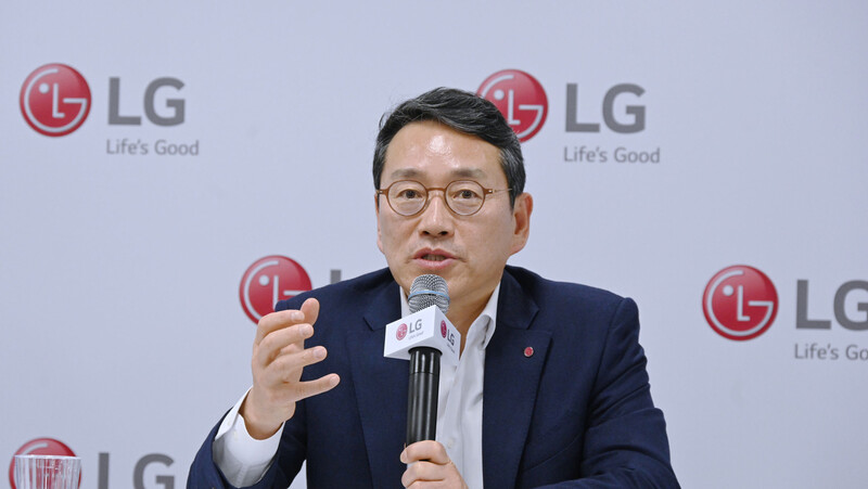 조주완 엘지(LG)전자 대표이사가 6일(현지시각) 미국 라스베이거스에서 기자간담회를 하고 있다. LG전자 제공