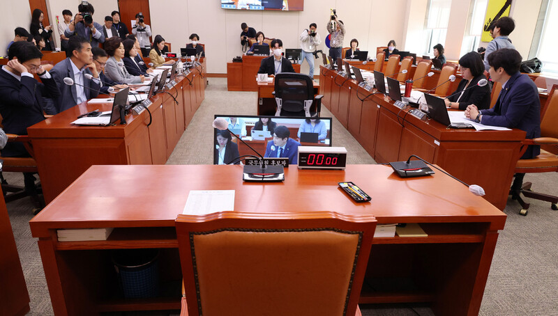 6일 국회 여성가족위원회에서 열린 김행 여성가족부 장관 후보자 인사청문회에 여당 의원과 김 후보자의 자리가 비어 있다. 연합뉴스