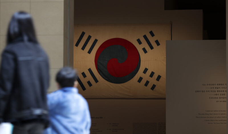 우리나라에 남아있는 가장 오래된 태극기인 ‘데니 태극기’가 서울 용산구 국립중앙박물관 상설전시실 대한제국실에 전시되어 있다. 김혜윤 기자