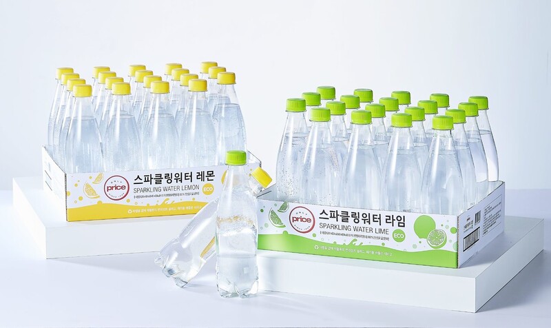 롯데마트가 내놓은 무라벨 탄산수 ‘온리프라이스 스파클링 워터 ECO(410ml*20입, 레몬/라임)’ 2종. 가격은 각 9000원. 롯데쇼핑 제공