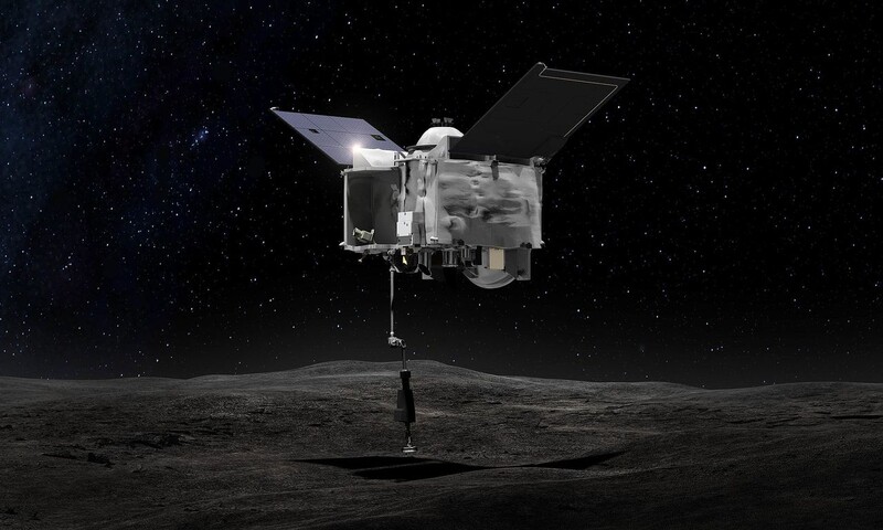 나사의 오시리스-렉스 탐사선이 소행성 베누의 표본을 채취하고 있는 모습 상상도. 나사 제공