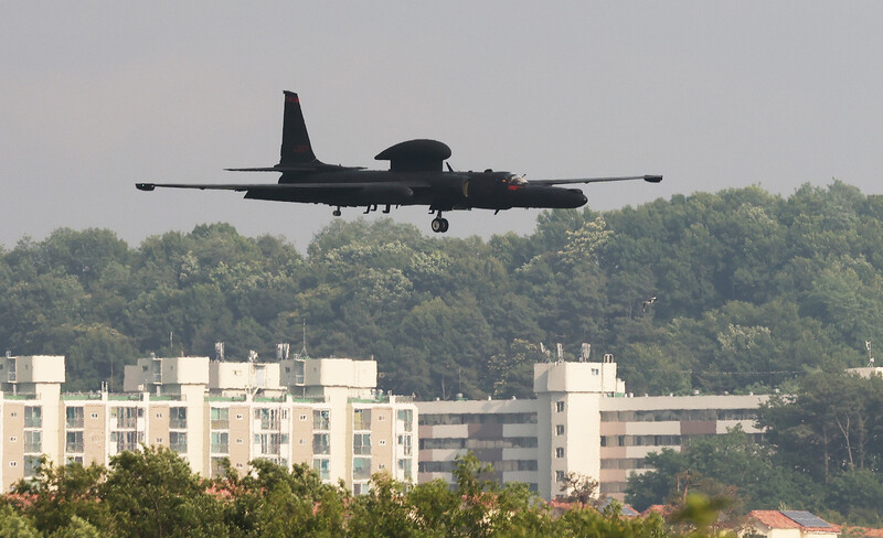 북한의 7차 핵실험이 임박한 것으로 알려졌던 지난해 6월, 주한미공군 오산기지에 U-2S 고공정찰기가 착륙하고 있다. 연합뉴스