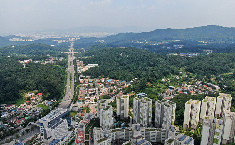 서울 서초구 헌릉로 일대의 내곡동과 강남구 세곡동 일대 그린벨트 지역. 주택 공급 확대 방안으로 서울 주변 지역의 그린벨트 해제가 논의됐으나 이번에도 보존 쪽으로 정리됐다. 한겨레 김명진 기자