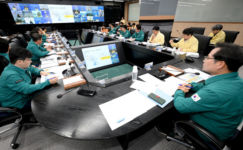 경상북도는 7일 오전 제6호 태풍 ‘카눈’ 상륙에 따른 관계기관 대책회의를 열었다. 경상북도 제공