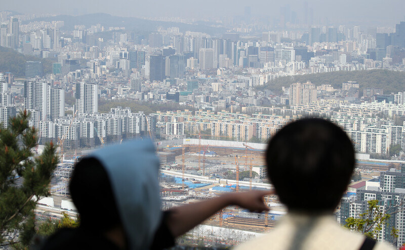 서울 강남구 대모산 전망대에서 바라본 강남 아파트 일대. 연합뉴스