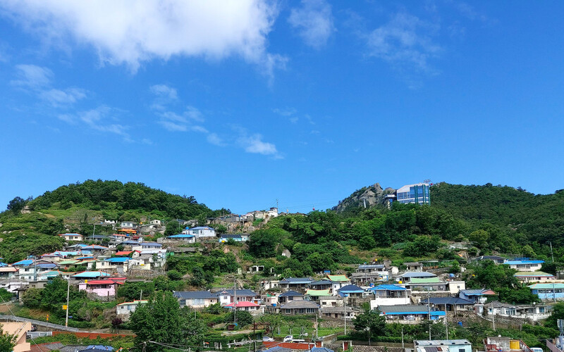 서산동 보리마당에서 본 유달산. 김선식 기자