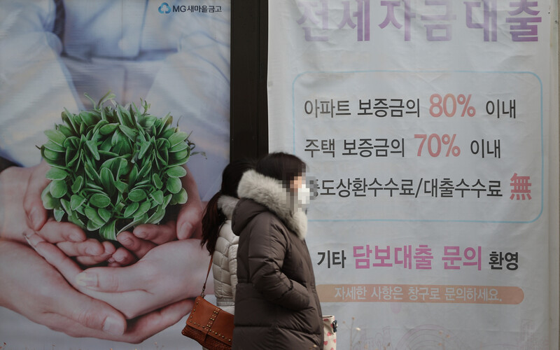 은행들이 가계대출을 재개하고, LG에너지솔루션 일반공모 청약증거금으로 신용대출도 급증하면서 새해 들어 가계대출이 다시 들썩이고 있다. 연합뉴스