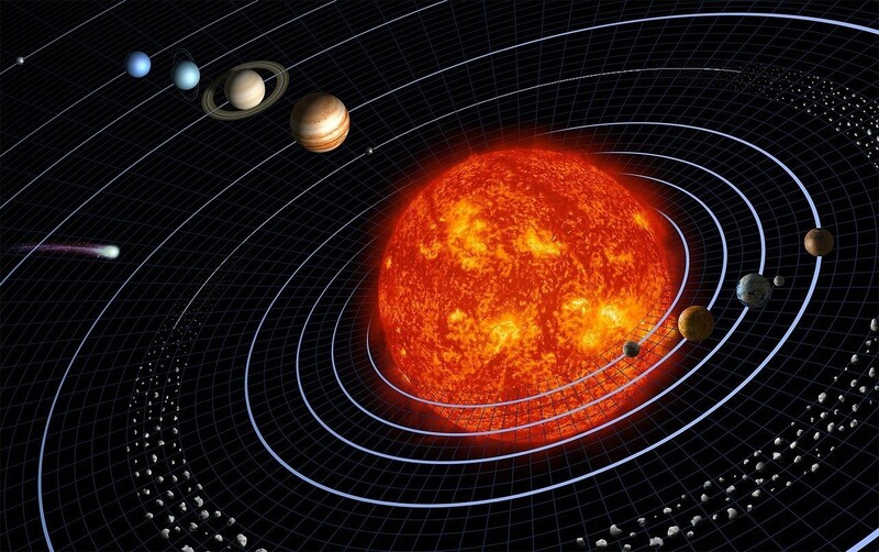 태양에 가까운 수성, 금성, 지구, 화성은 무거운 원자들이 뭉친 암석형 행성이고, 태양에서 먼 목성, 토성, 천왕성, 해왕성은 가벼운 원자들이 뭉친 기체 행성이다. 픽사베이