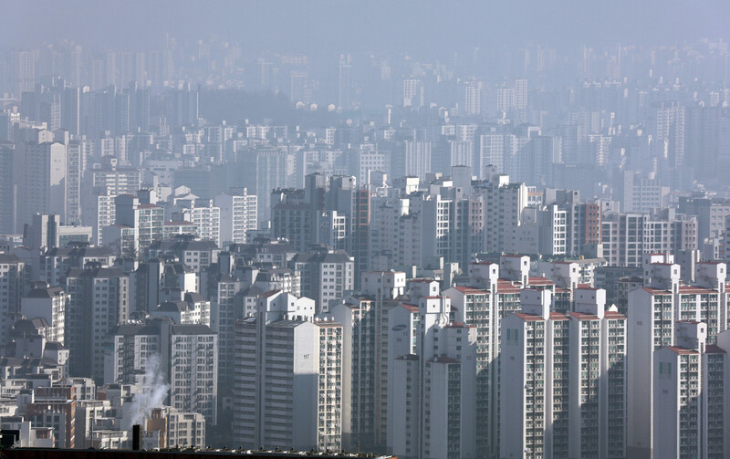 지난 1일 오전 서울 남산에서 바라본 아파트 단지. 연합뉴스