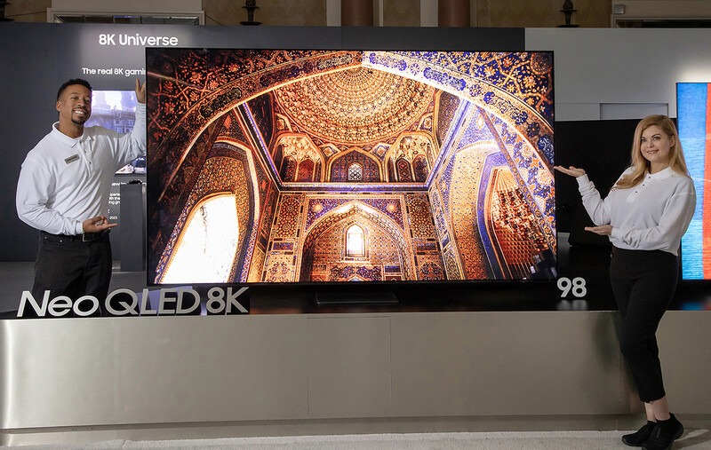 삼성전자가 ‘시이에스(CES) 2023’에서 98형 Neo QLED 8K TV 신제품을 선보이고 있다. 삼성전자 제공