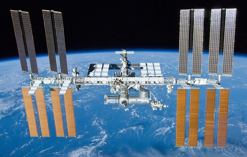 2000년 이후 하루의 공백 기간도 없이 우주비행사들이 상주하고 있는 국제우주정거장. 위키미디어 코먼스
