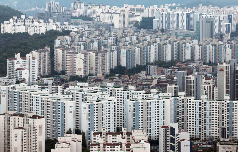 서울 아파트촌 사이에 빌라들이 모여 있다. 연합뉴스