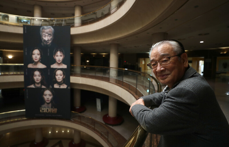 연극 &lt;리어왕&gt;에 출연하는 이순재가 28일 서울 서초구 예술의전당에서 자세를 취하고 있다. 윤운식 선임기자 yws@hani.co.kr